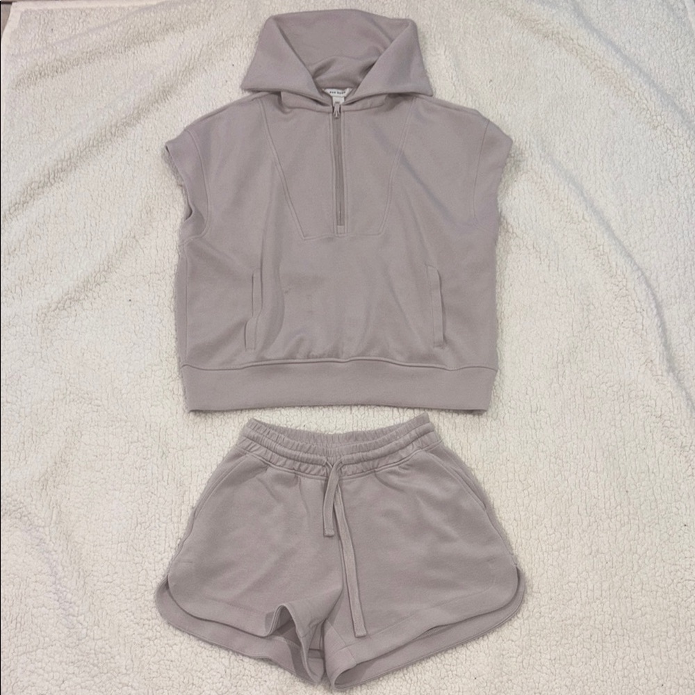 Rae mode size small Short sleeve top & Matching shorts set